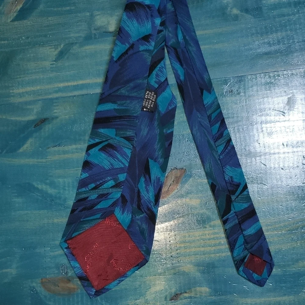 Blue leaf pattern tie NEW - Picture 5 of 6